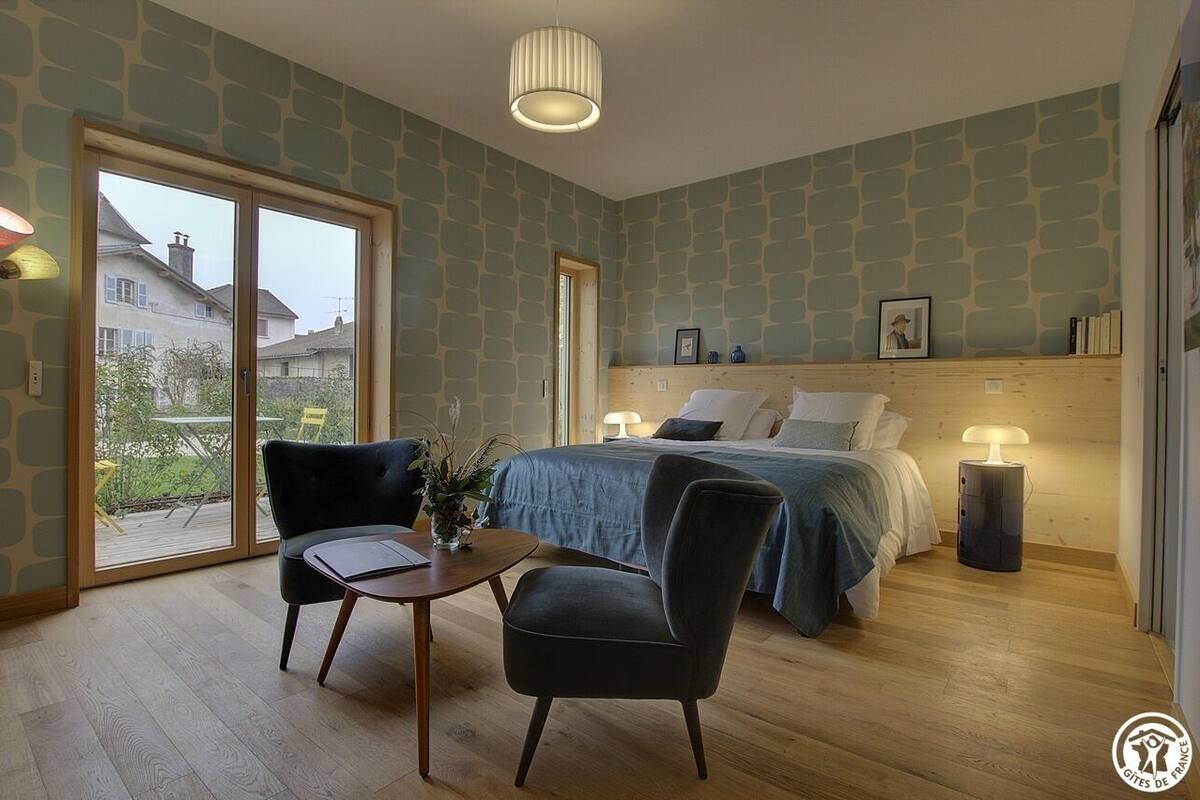 Habitación doble (Pastel) | Decoración personalizada, muebles diferentes y insonorización