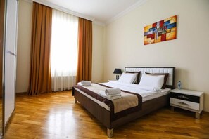 Habitación Deluxe doble | Ropa de cama de alta calidad y edredones de plumas