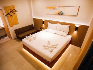 Chambre Confort double | Literie de qualité, couette en duvet, lit avec matelas à plateau-coussin