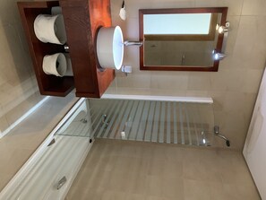 Combined shower/tub - Casa Jens , penthouse (roldan)