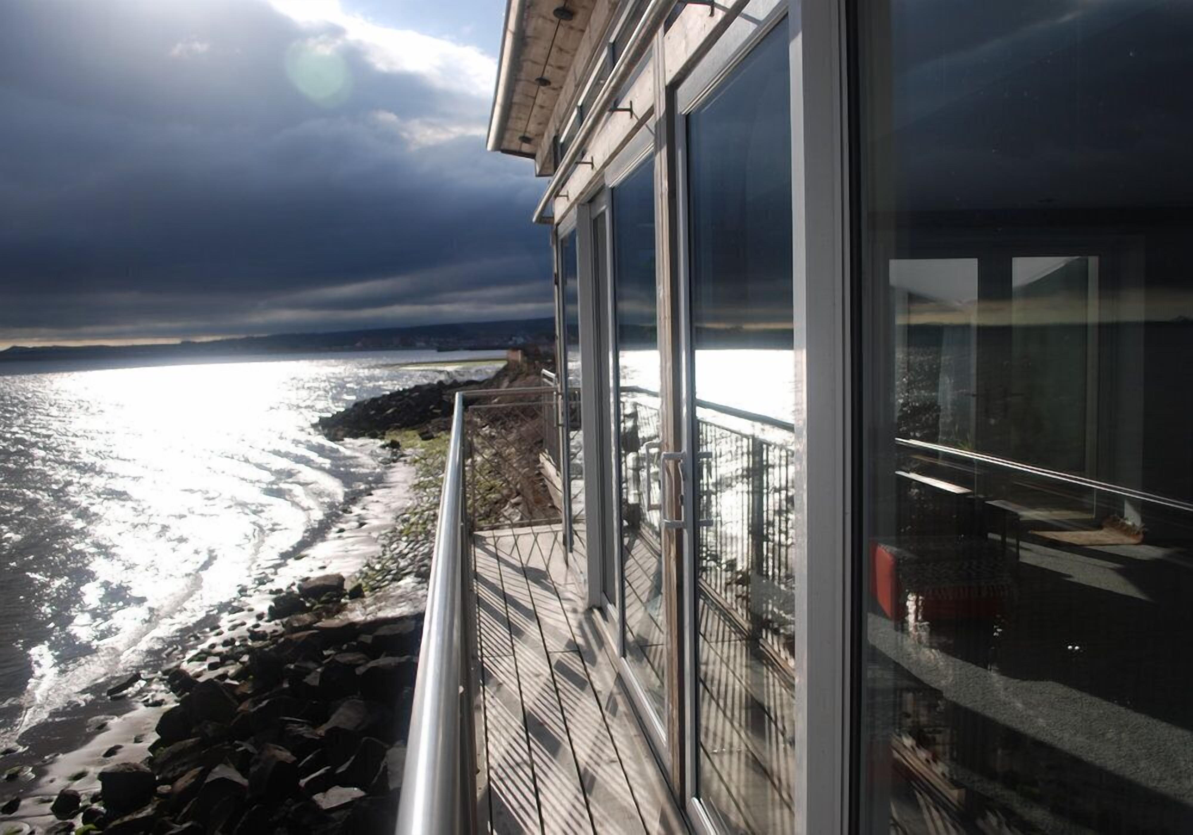 Luxury Apartment | Balcony