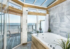 Private spa tub