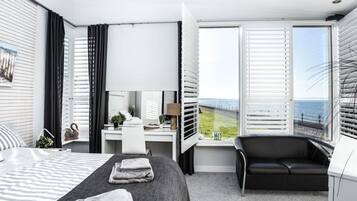 Luxury Apartment | 3 bedrooms, iron/ironing board, free WiFi, bed sheets