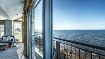 Luxury Apartment | Balcony