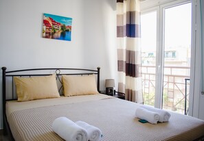 Iron/ironing board, free WiFi, bed sheets - Nikolakakis Rooms Lavrio (Lavreotiki)