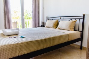 Iron/ironing board, free WiFi, bed sheets