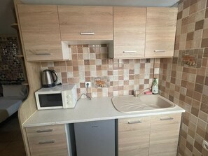 Family Penthouse | Private kitchen | Mini-fridge, microwave, coffee/tea maker, electric kettle