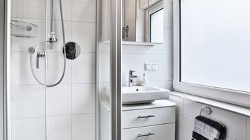 Apartment (2) | Badezimmer | Dusche, Haartrockner, Handtücher
