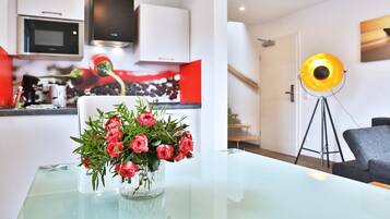 Apartment (6) | Essbereich im Zimmer