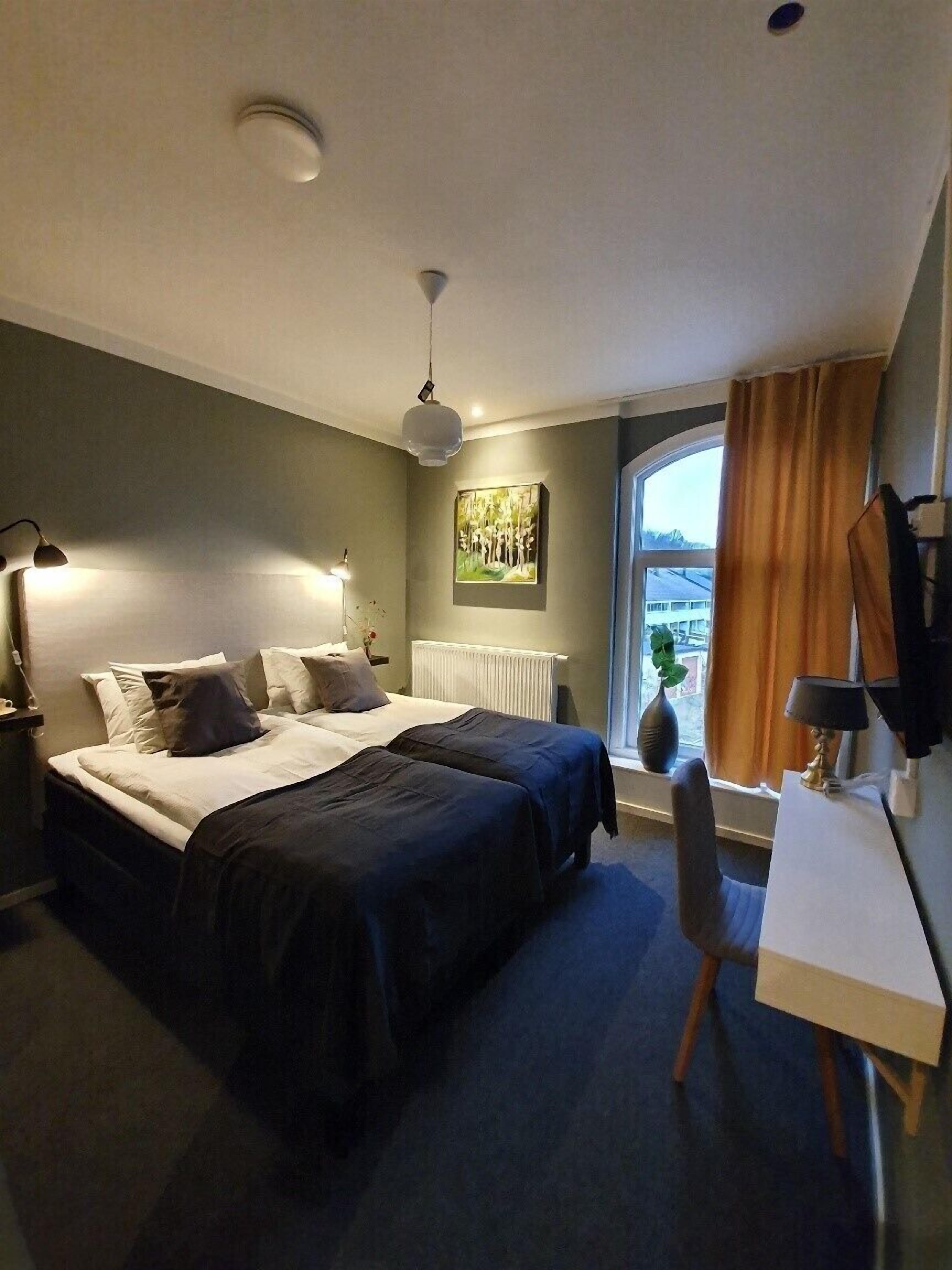 double room | 1 bedroom, blackout curtains, iron/ironing board, free wifi
