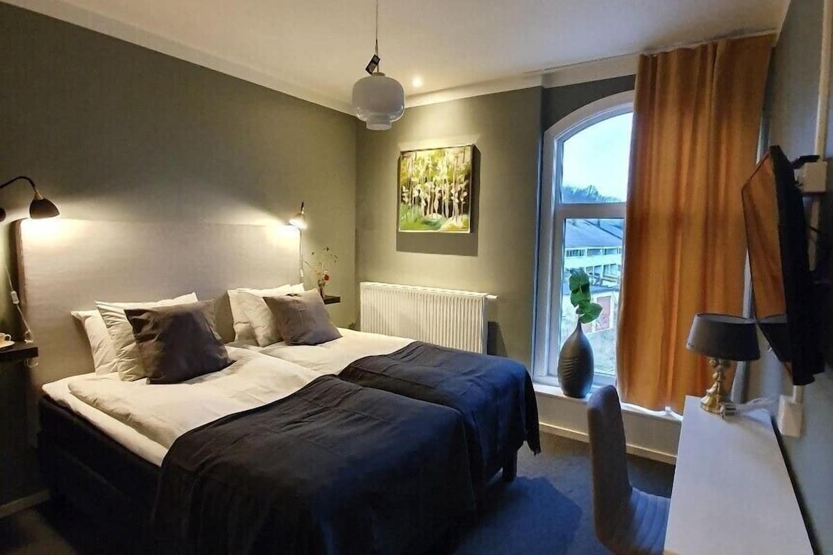 double room | 1 bedroom, blackout curtains, iron/ironing board, free wifi