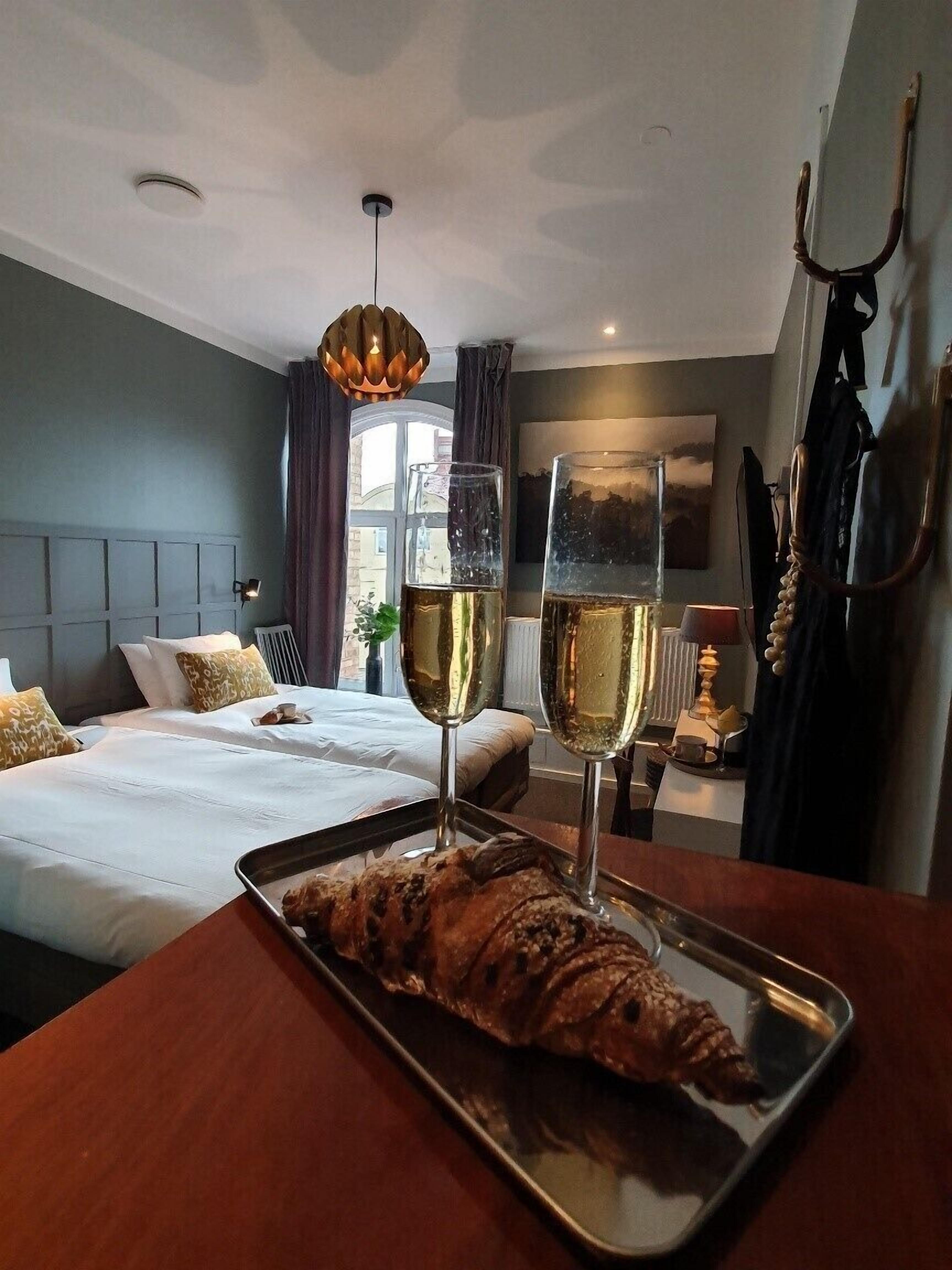 Dobbeltrom | Blendingsgardiner, strykejern/-brett, wi-fi (inkludert) og sengetøy