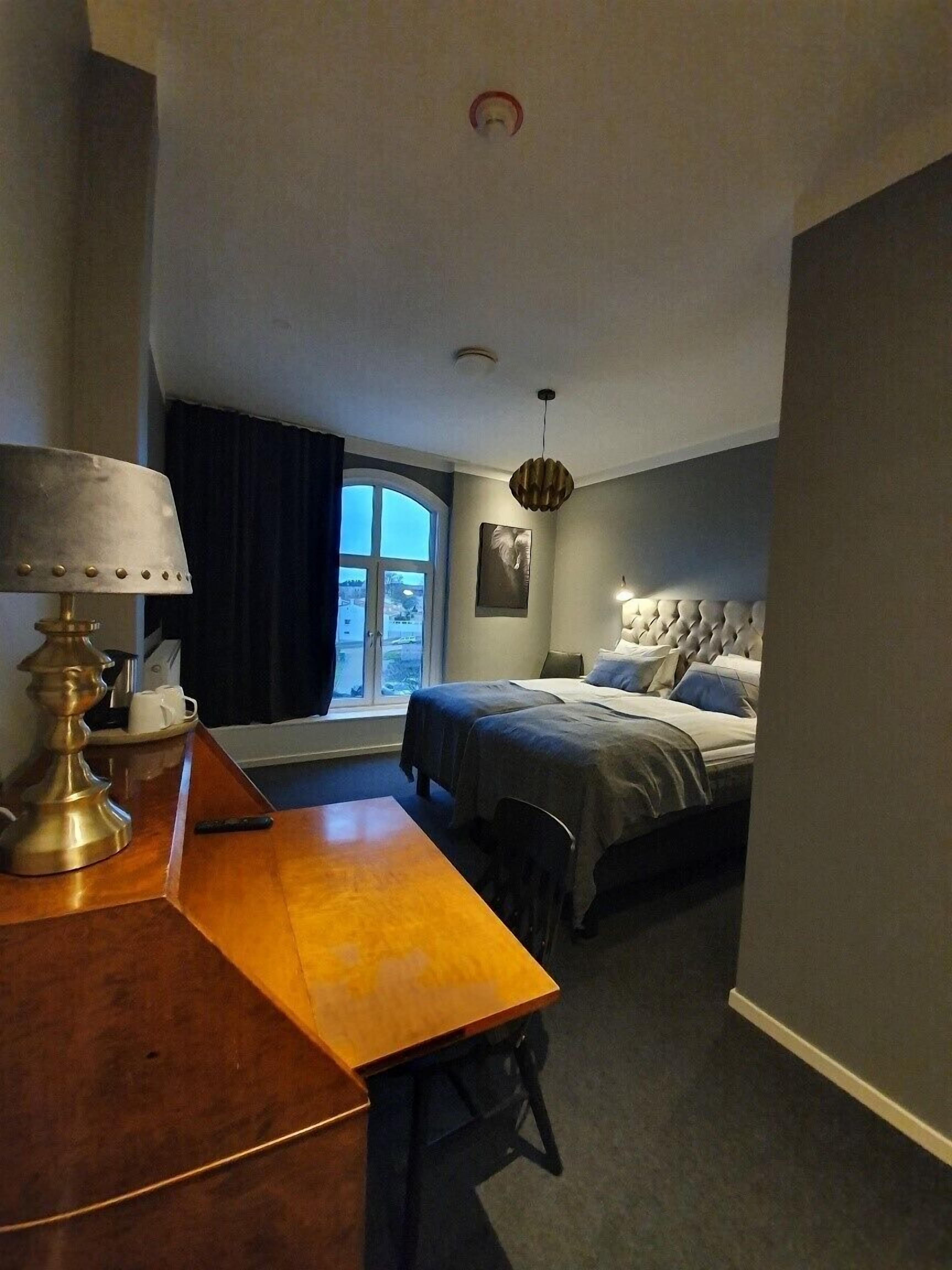 double room | 1 bedroom, blackout curtains, iron/ironing board, free wifi