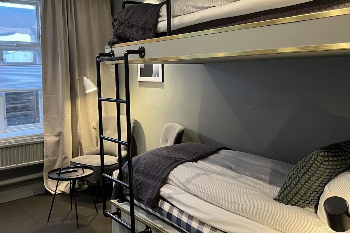Economy-rum | Mörkläggningsgardiner, strykjärn/strykbräda, gratis wi-fi och sängkläder