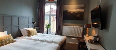 Dobbeltrom | Blendingsgardiner, strykejern/-brett, wi-fi (inkludert) og sengetøy