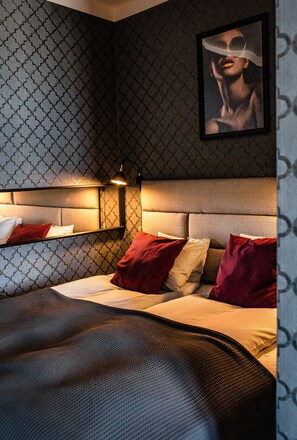 Superior Double Room | Blackout drapes, iron/ironing board, free WiFi, bed sheets - Hotell Carl Friman (Motala)