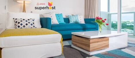 2 quartos, cofres nos quartos, escrivaninha