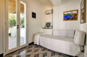 3 bedrooms, iron/ironing board, travel crib, free WiFi