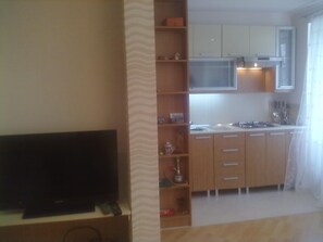 Fridge, microwave, oven, coffee/tea maker