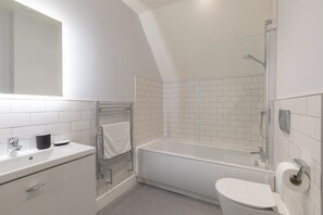 Hair dryer, towels - Apt 2, 71 Micklegate, YORK (York)