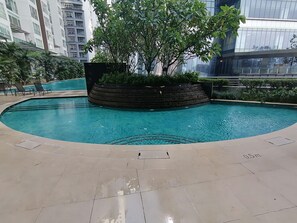 Utendørsbasseng og et oppvarmet basseng