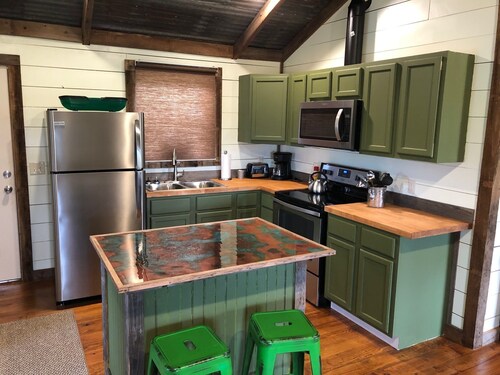 3BR 2Bth house, 1 pet free 2nd pet considered for fee 7 min to d'town Memphis