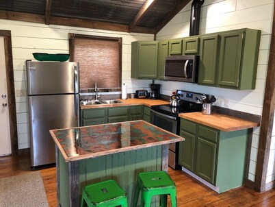 3BR 2Bth house, 1 pet free 2nd pet considered for fee 7 min to d'town Memphis