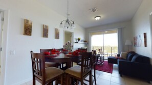 Ψυγείο, φούρνος μικροκυμάτων, μαγειρικές εστίες, πλυντήριο πιάτων