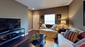 House, Multiple Beds, Kitchen | Living room