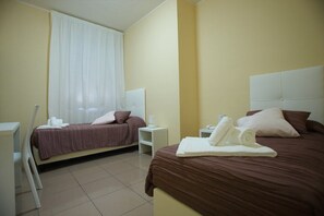 Standard Double or Twin Room | In-room safe, desk, blackout drapes, free WiFi - Hotel Villa Romana (Piazza Armerina)