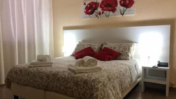 Una cassaforte in camera, una scrivania, tende oscuranti, Wi-Fi gratuito