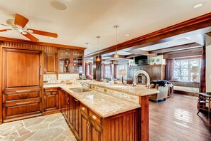 House | Private kitchen | Fridge, microwave, stovetop, dishwasher