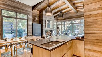 House | Private kitchen | Fridge, microwave, stovetop, dishwasher