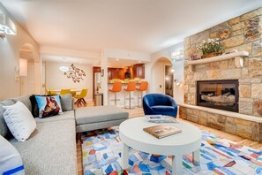 House | Living room | Flat-screen TV, fireplace, DVD player
