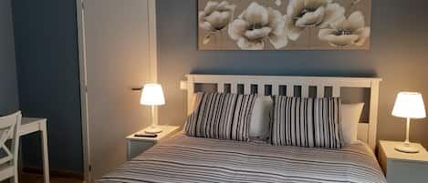 2 bedrooms, iron/ironing board, WiFi, bed sheets