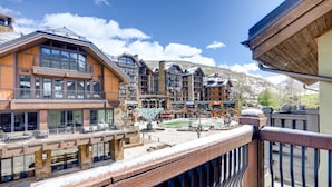 A multi-story hotel with a mix of modern and traditional architecture, featuring balconies and large windows. - Vail VLG One Willow 3bd-par (Vail)