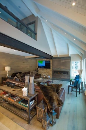 Ferienhaus | Wohnzimmer | Flachbildfernseher, Kamin
