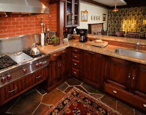 House | Private kitchen | Fridge, microwave, stovetop, dishwasher - Vail VLG One Willow 2bd-joh1 (Vail)