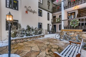 Lägenhet (2-385 Gore Creek dr Vorlaufer 201) | Balkong