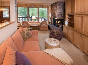 Condo (2-385 Gore Creek dr Vorlaufer 201)