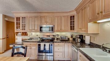 House | Private kitchen | Fridge, microwave, stovetop, dishwasher