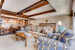 منزل | غرفة المعيشة | تلفزيون بشاشة مسطحة، مدفأة