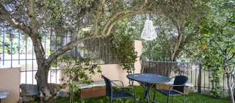 Garden House in Anavyssos