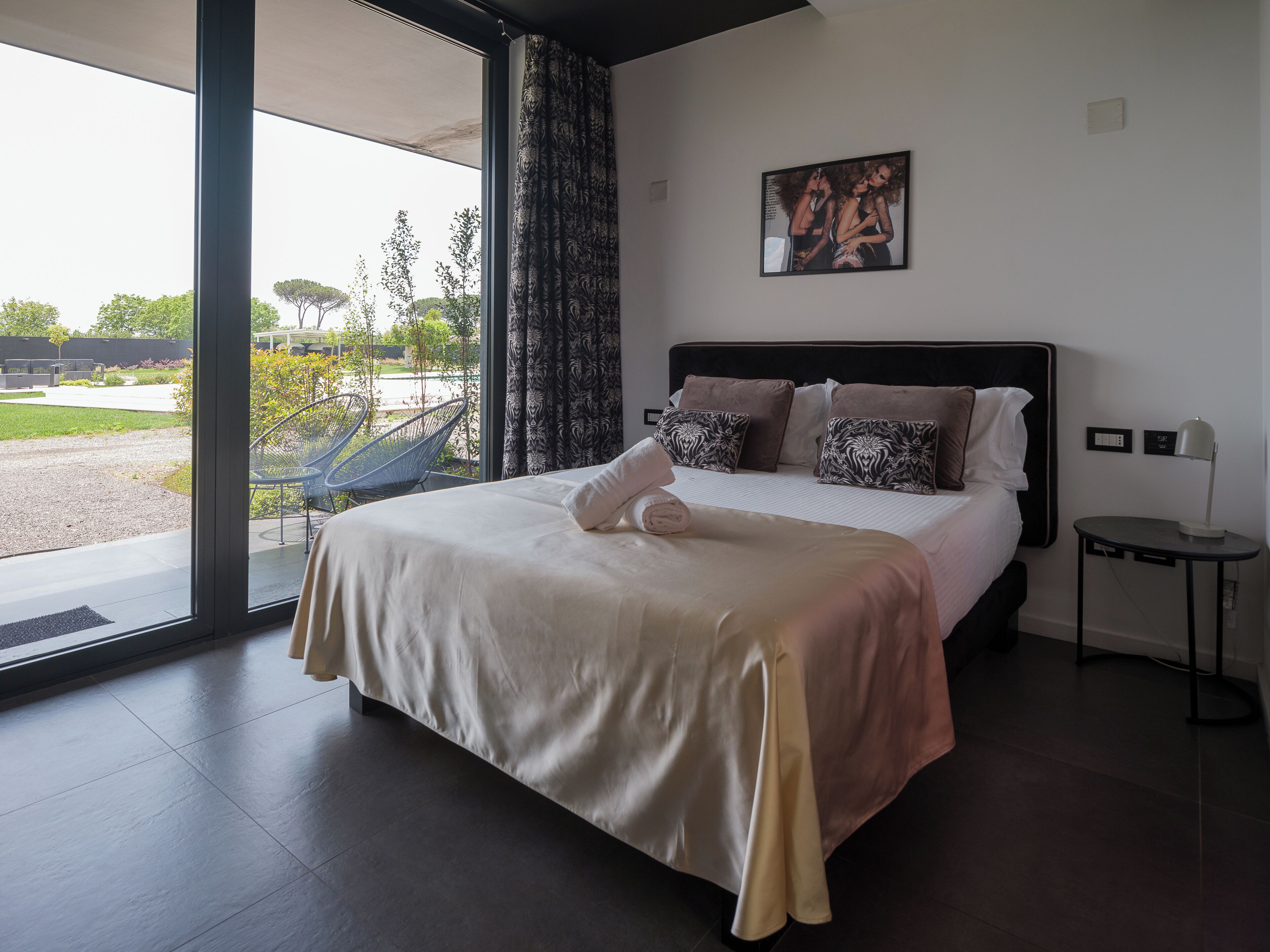 Doppia Standard | Biancheria da letto di alta qualità, minibar, tende oscuranti