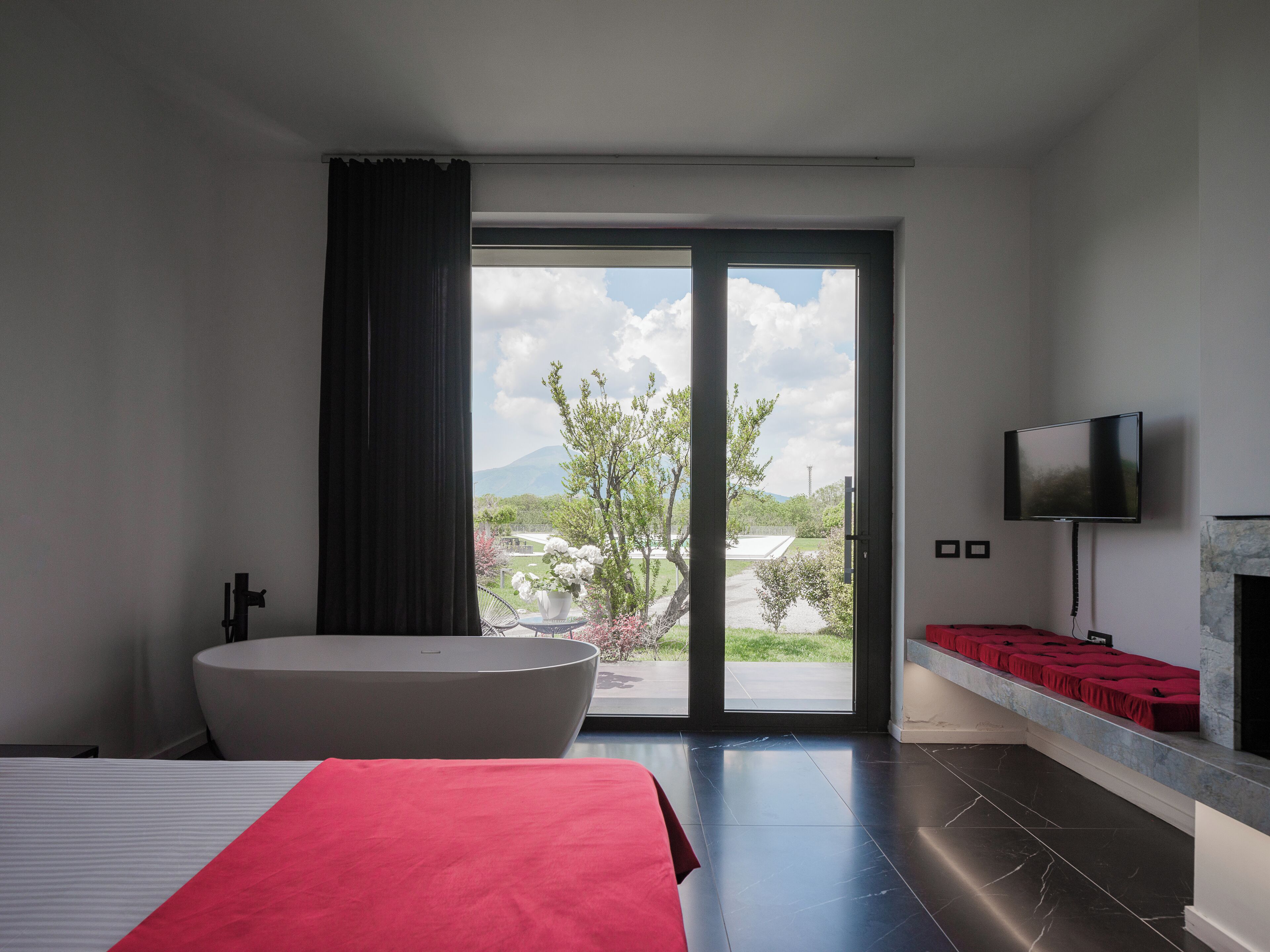 Deluxe-Doppelzimmer, 1 Schlafzimmer, Badewanne, Poolblick