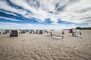 Plage à proximité, chaises longues