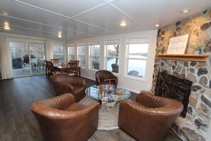 Interior -  HotTub, Sauna, Paddle Boards, Kayaks, Firepit, Game Room, Linens, Scenic Point (Goodview)