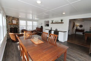 Interior -  HotTub, Sauna, Paddle Boards, Kayaks, Firepit, Game Room, Linens, Scenic Point (Goodview)