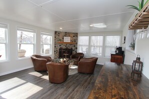 Interior -  HotTub, Sauna, Paddle Boards, Kayaks, Firepit, Game Room, Linens, Scenic Point (Goodview)