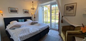 Habitación doble estándar | Decoración personalizada, muebles diferentes y insonorización